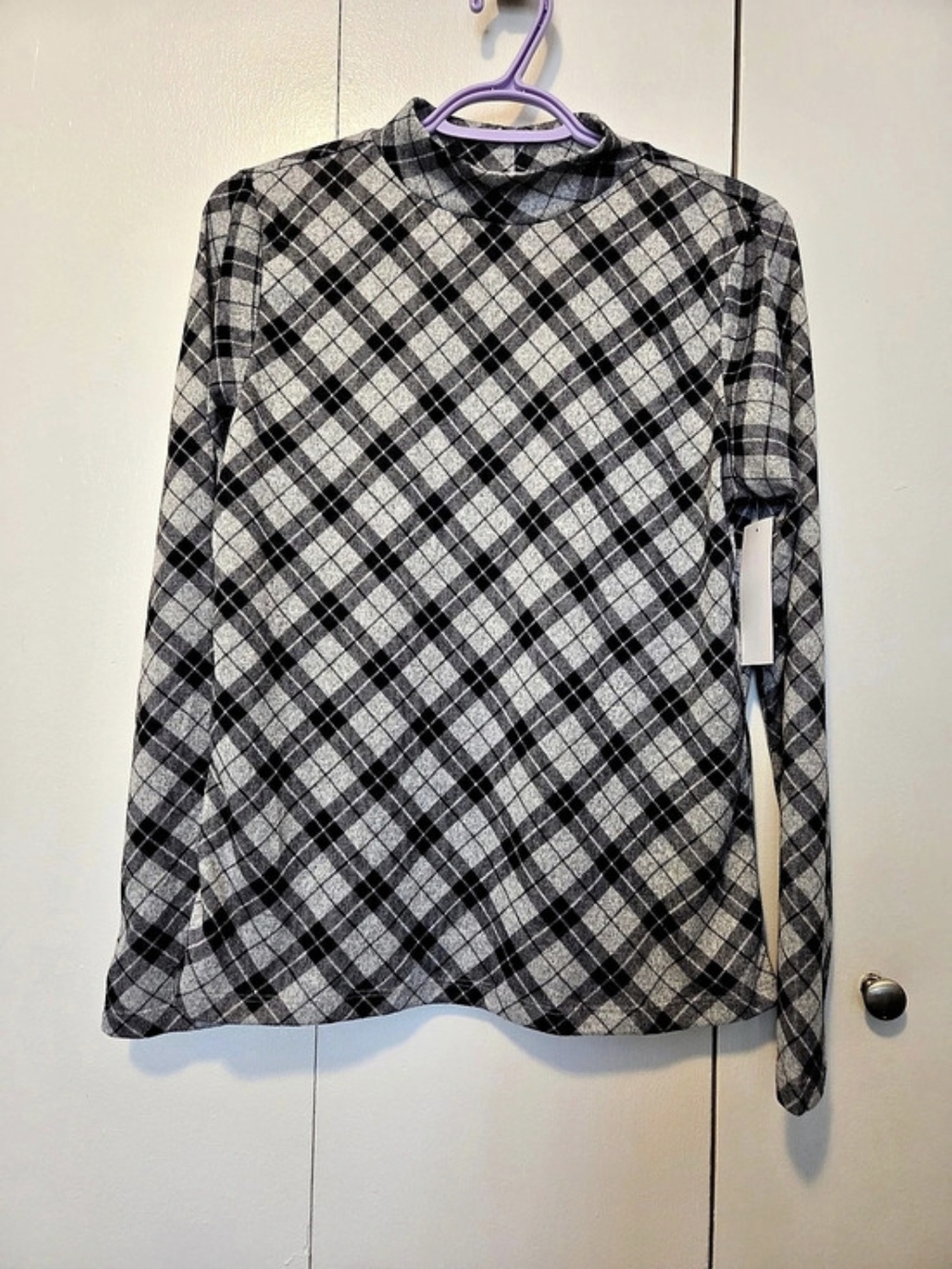 ZEQI STYLE Plaid Long Sleeve Top in Gray & Black Size Medium NWT